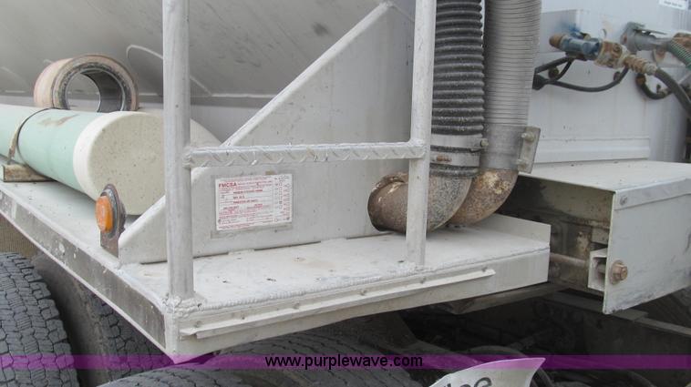 image for item E3834 2000 Ledwell Drag Chain dry bulk trailer