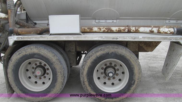 image for item E3834 2000 Ledwell Drag Chain dry bulk trailer