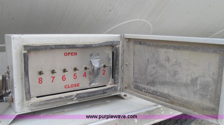 image for item E3834 2000 Ledwell Drag Chain dry bulk trailer