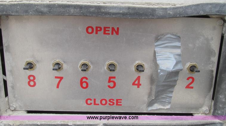 image for item E3834 2000 Ledwell Drag Chain dry bulk trailer