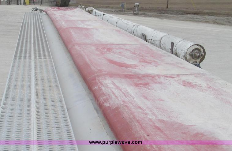 image for item E3834 2000 Ledwell Drag Chain dry bulk trailer