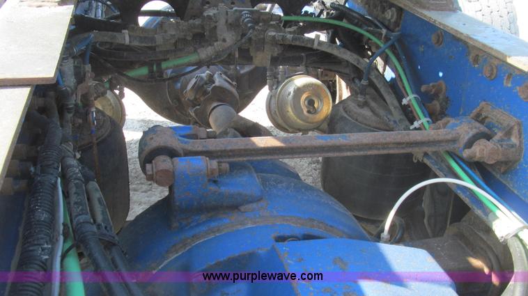 image for item E3843 2006 Freightliner FLD120 SD semi truck