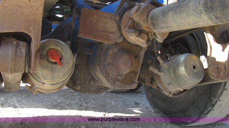 image for item E3843 2006 Freightliner FLD120 SD semi truck