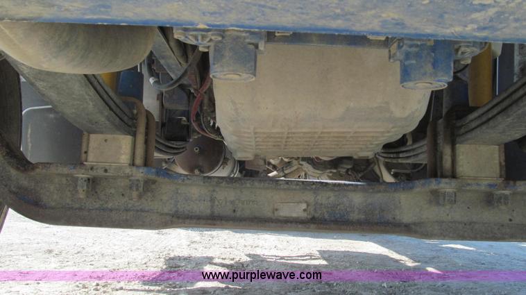 image for item E3843 2006 Freightliner FLD120 SD semi truck