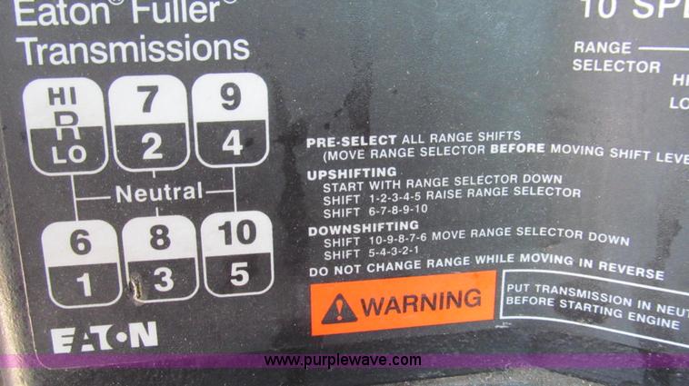 image for item E3843 2006 Freightliner FLD120 SD semi truck