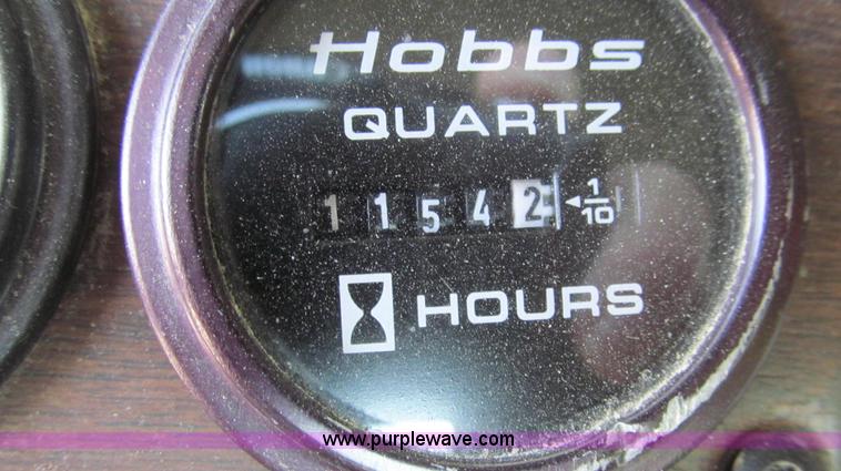 image for item E3843 2006 Freightliner FLD120 SD semi truck