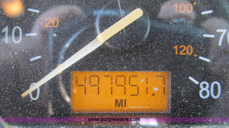 image for item E3843 2006 Freightliner FLD120 SD semi truck