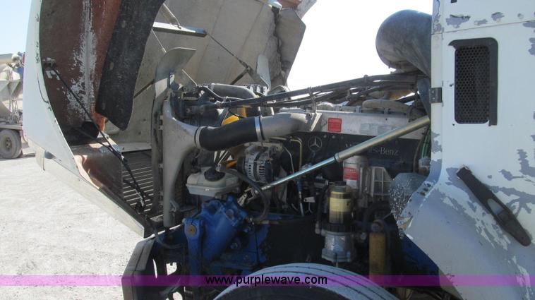 image for item E3843 2006 Freightliner FLD120 SD semi truck