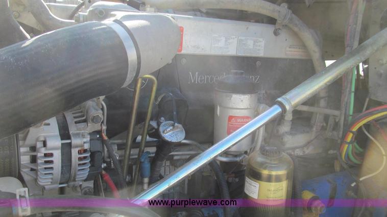 image for item E3843 2006 Freightliner FLD120 SD semi truck