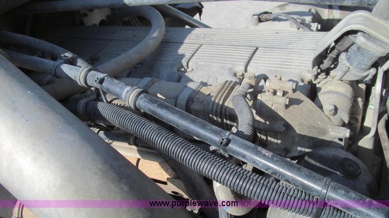 image for item E3843 2006 Freightliner FLD120 SD semi truck