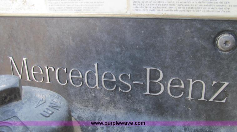 image for item E3843 2006 Freightliner FLD120 SD semi truck