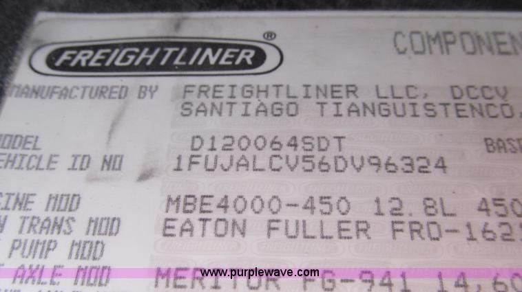 image for item E3843 2006 Freightliner FLD120 SD semi truck