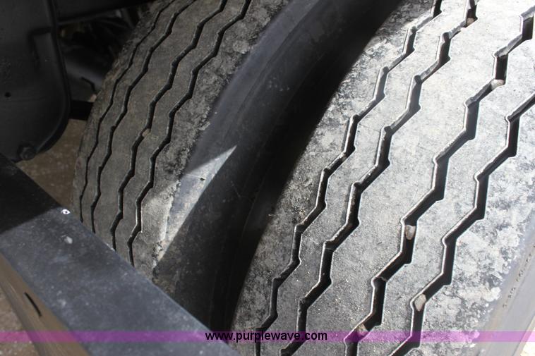 image for item E8468 1998 Imco 53' live bottom trailer