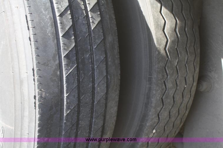 image for item F2572 1999 Wabash reefer trailer