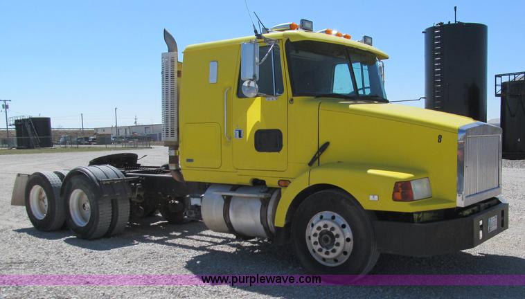 image for item F3024 1995 Volvo WIA semi truck