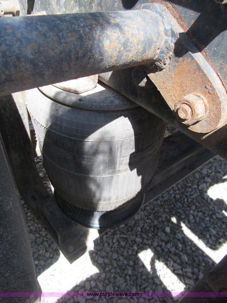 image for item F3024 1995 Volvo WIA semi truck