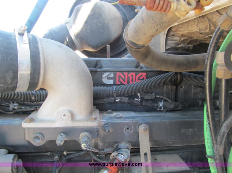 image for item F3024 1995 Volvo WIA semi truck