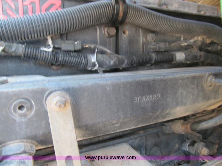 image for item F3024 1995 Volvo WIA semi truck