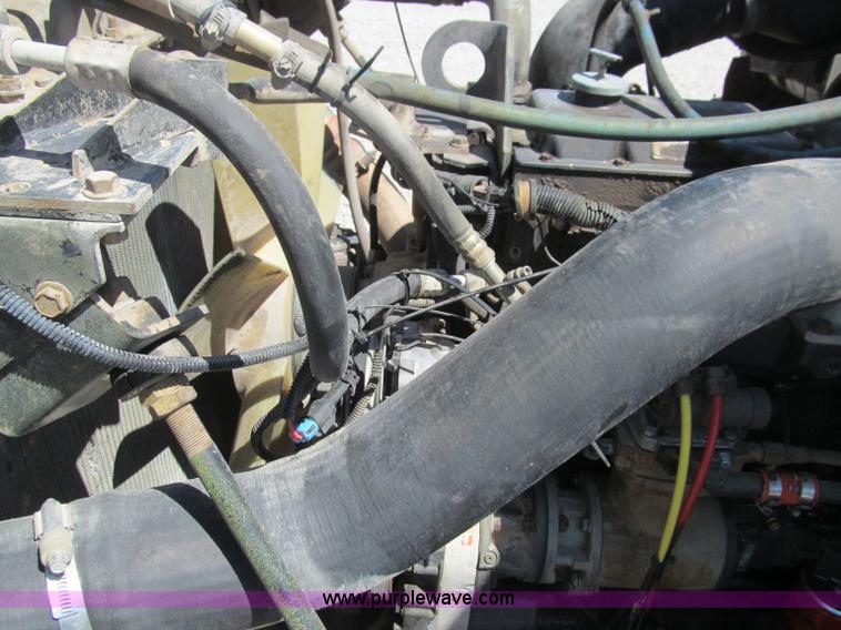 image for item F3024 1995 Volvo WIA semi truck