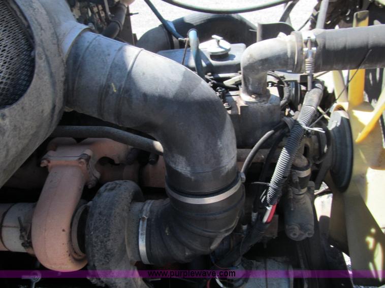 image for item F3024 1995 Volvo WIA semi truck