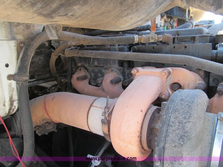 image for item F3024 1995 Volvo WIA semi truck