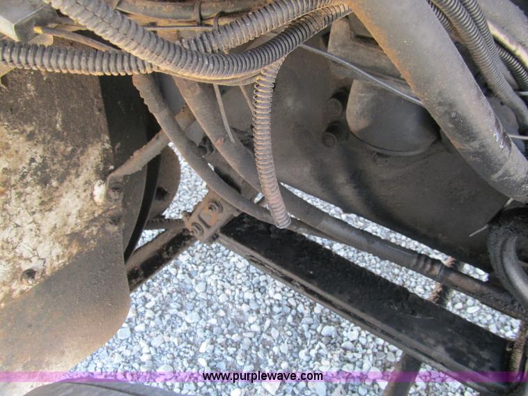 image for item F3024 1995 Volvo WIA semi truck