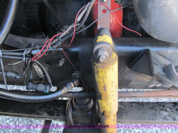 image for item F3024 1995 Volvo WIA semi truck