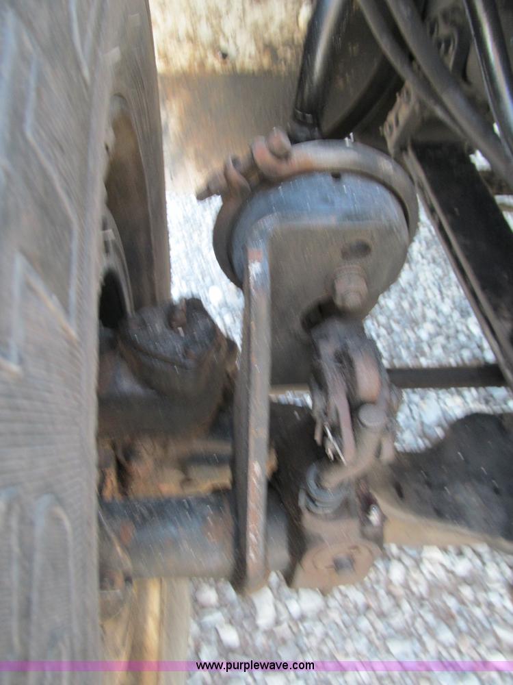 image for item F3024 1995 Volvo WIA semi truck