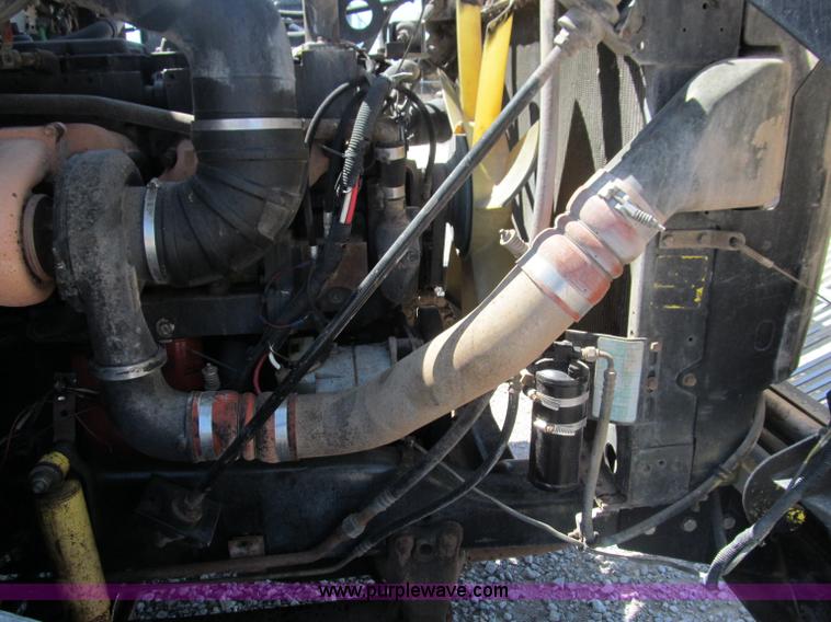 image for item F3024 1995 Volvo WIA semi truck