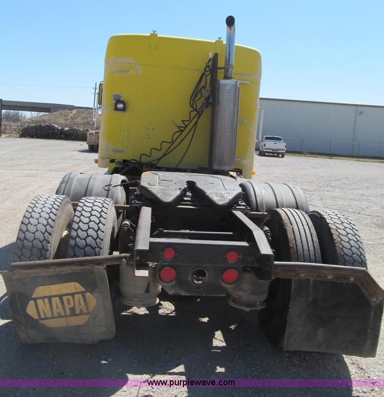 image for item F3024 1995 Volvo WIA semi truck