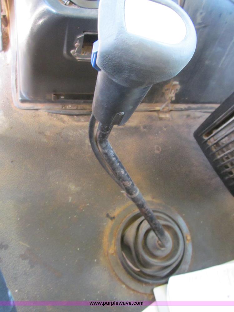 image for item F3024 1995 Volvo WIA semi truck