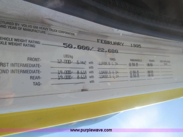 image for item F3024 1995 Volvo WIA semi truck