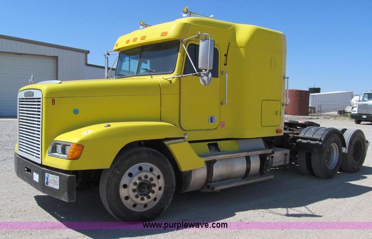 image for item F3025 1996 Freightliner FLD120 semi truck