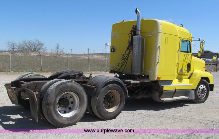 image for item F3025 1996 Freightliner FLD120 semi truck