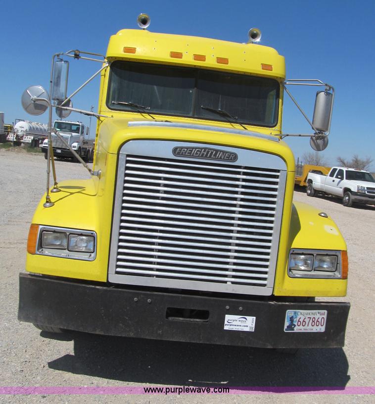 image for item F3025 1996 Freightliner FLD120 semi truck