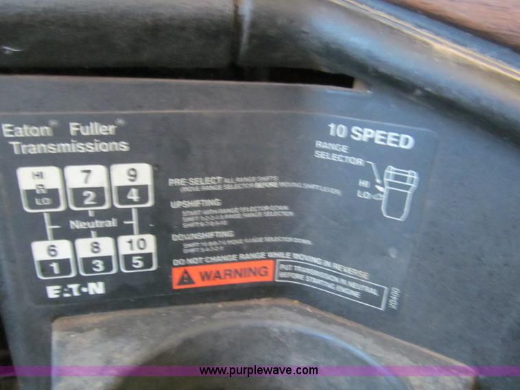 image for item F3025 1996 Freightliner FLD120 semi truck