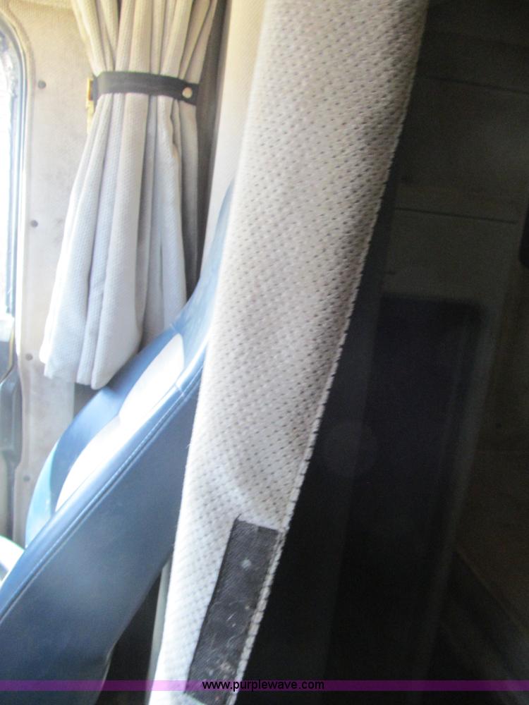 image for item F3025 1996 Freightliner FLD120 semi truck