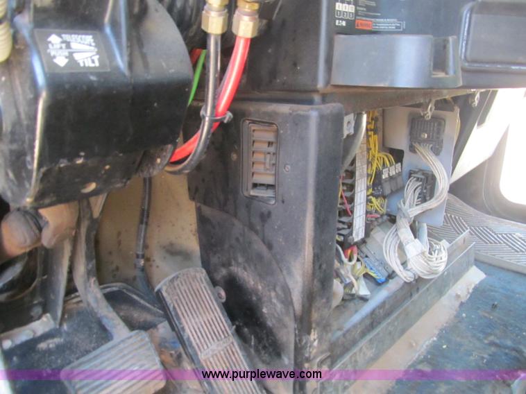 image for item F3025 1996 Freightliner FLD120 semi truck