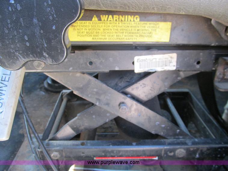 image for item F3025 1996 Freightliner FLD120 semi truck