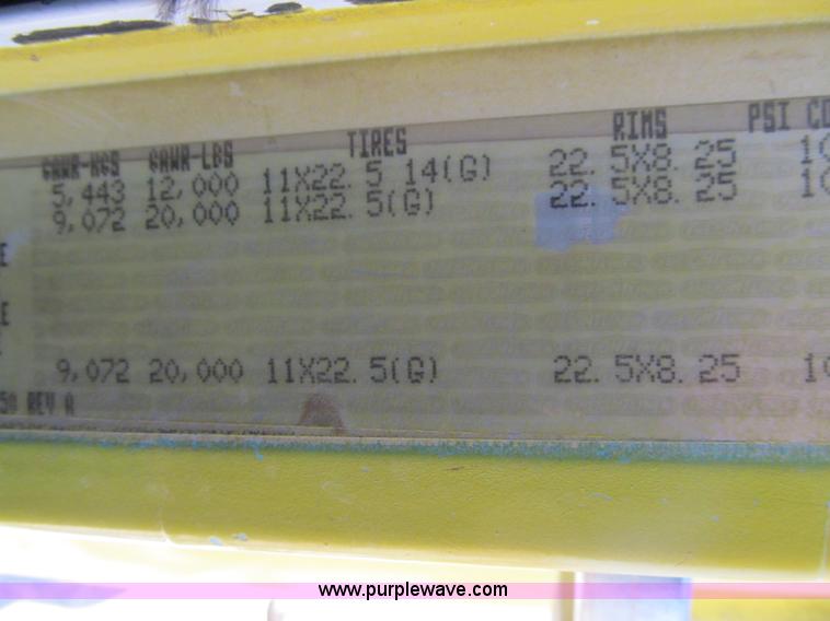 image for item F3025 1996 Freightliner FLD120 semi truck