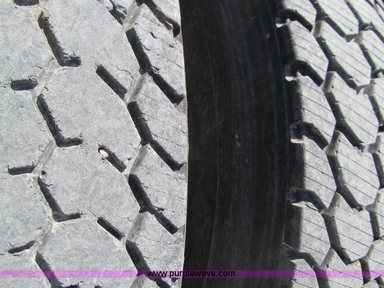 image for item F3025 1996 Freightliner FLD120 semi truck