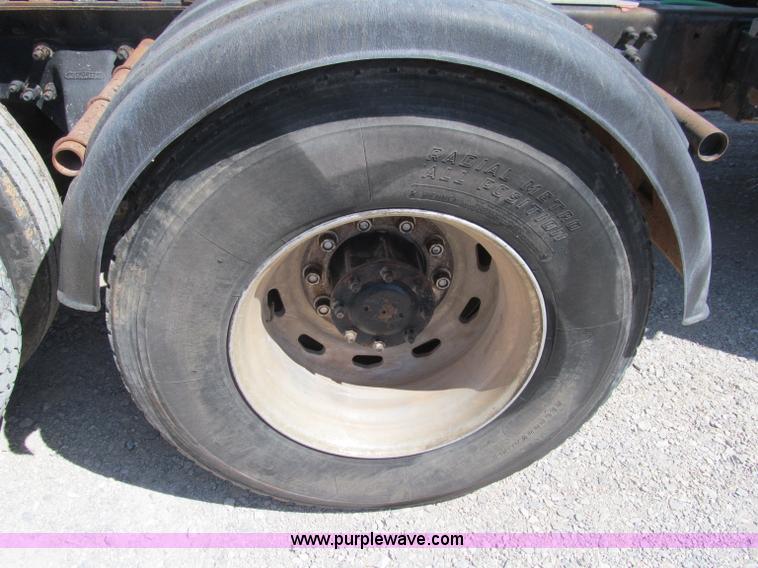 image for item F3025 1996 Freightliner FLD120 semi truck