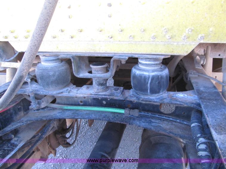 image for item F3025 1996 Freightliner FLD120 semi truck