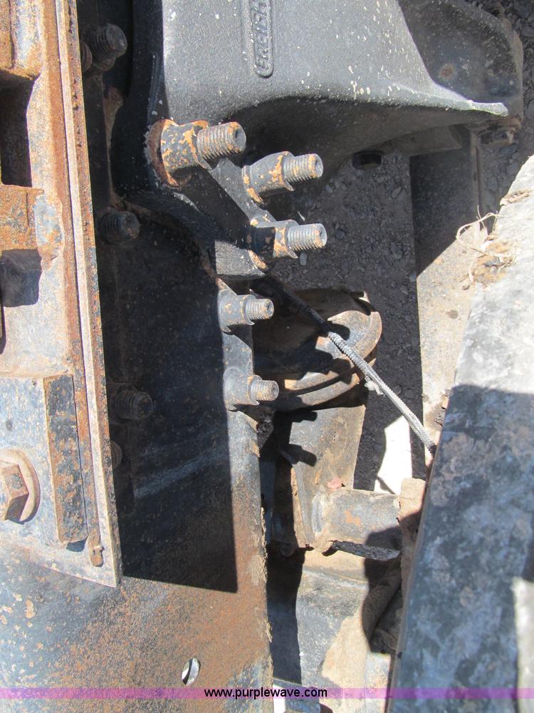 image for item F3025 1996 Freightliner FLD120 semi truck