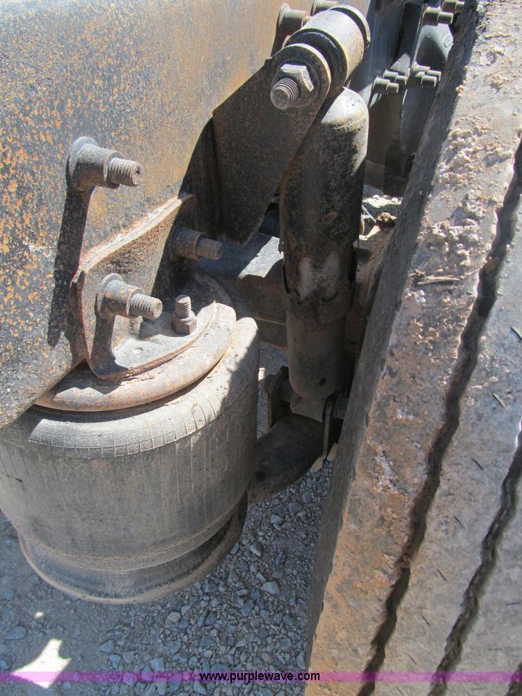 image for item F3025 1996 Freightliner FLD120 semi truck