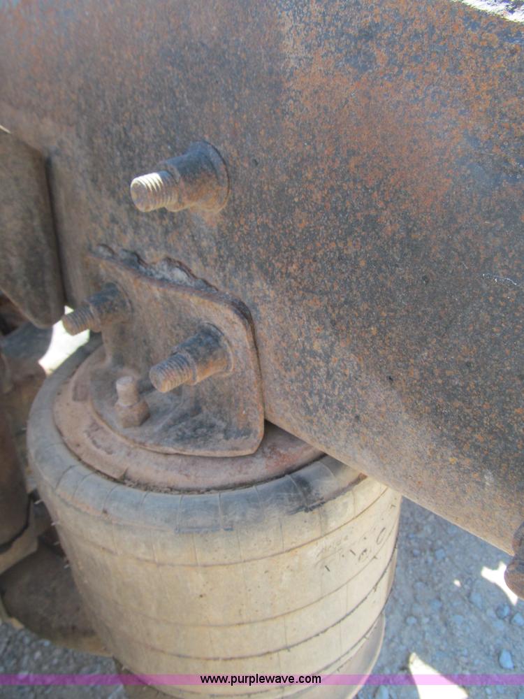 image for item F3025 1996 Freightliner FLD120 semi truck