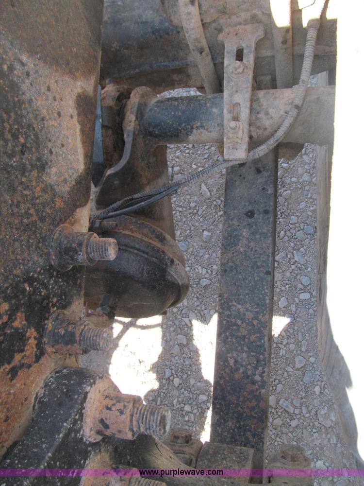 image for item F3025 1996 Freightliner FLD120 semi truck