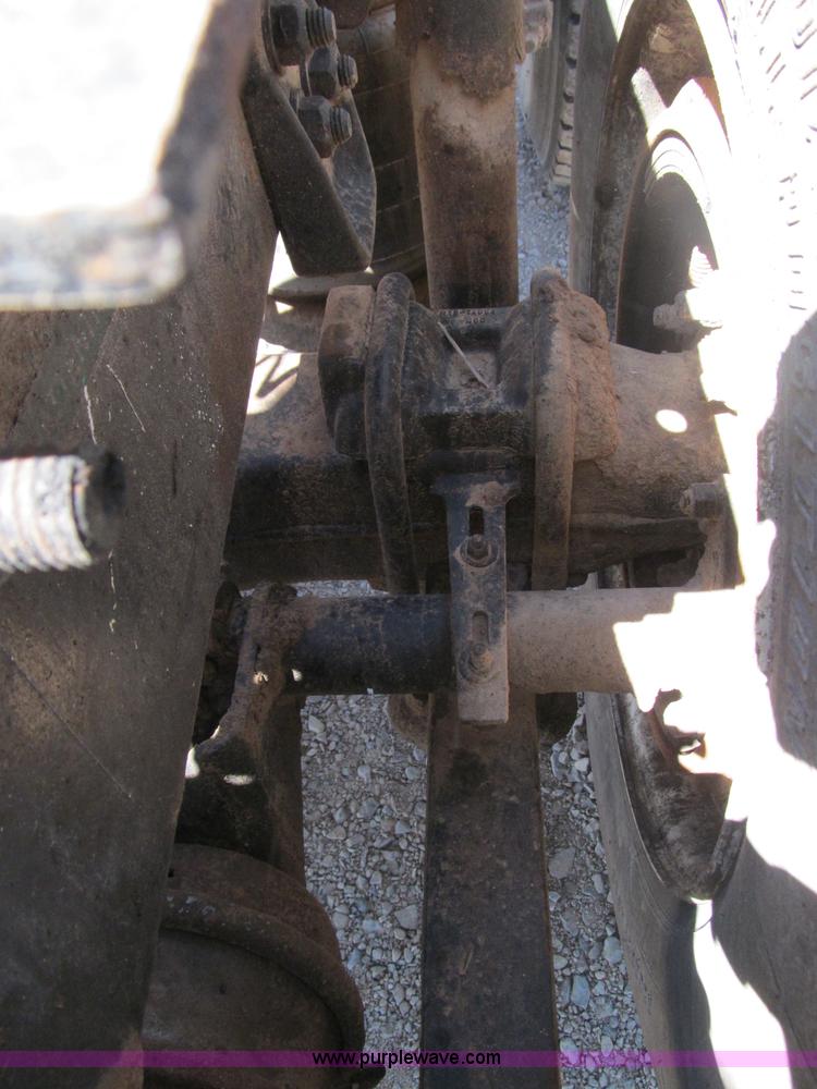 image for item F3025 1996 Freightliner FLD120 semi truck