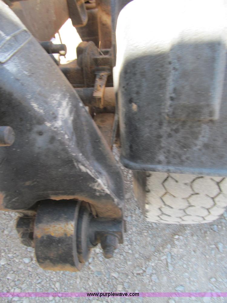 image for item F3025 1996 Freightliner FLD120 semi truck