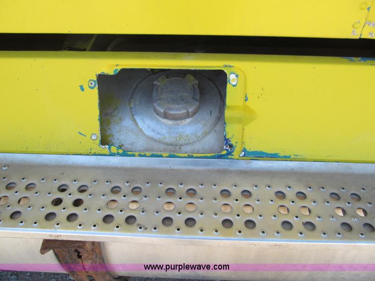 image for item F3025 1996 Freightliner FLD120 semi truck